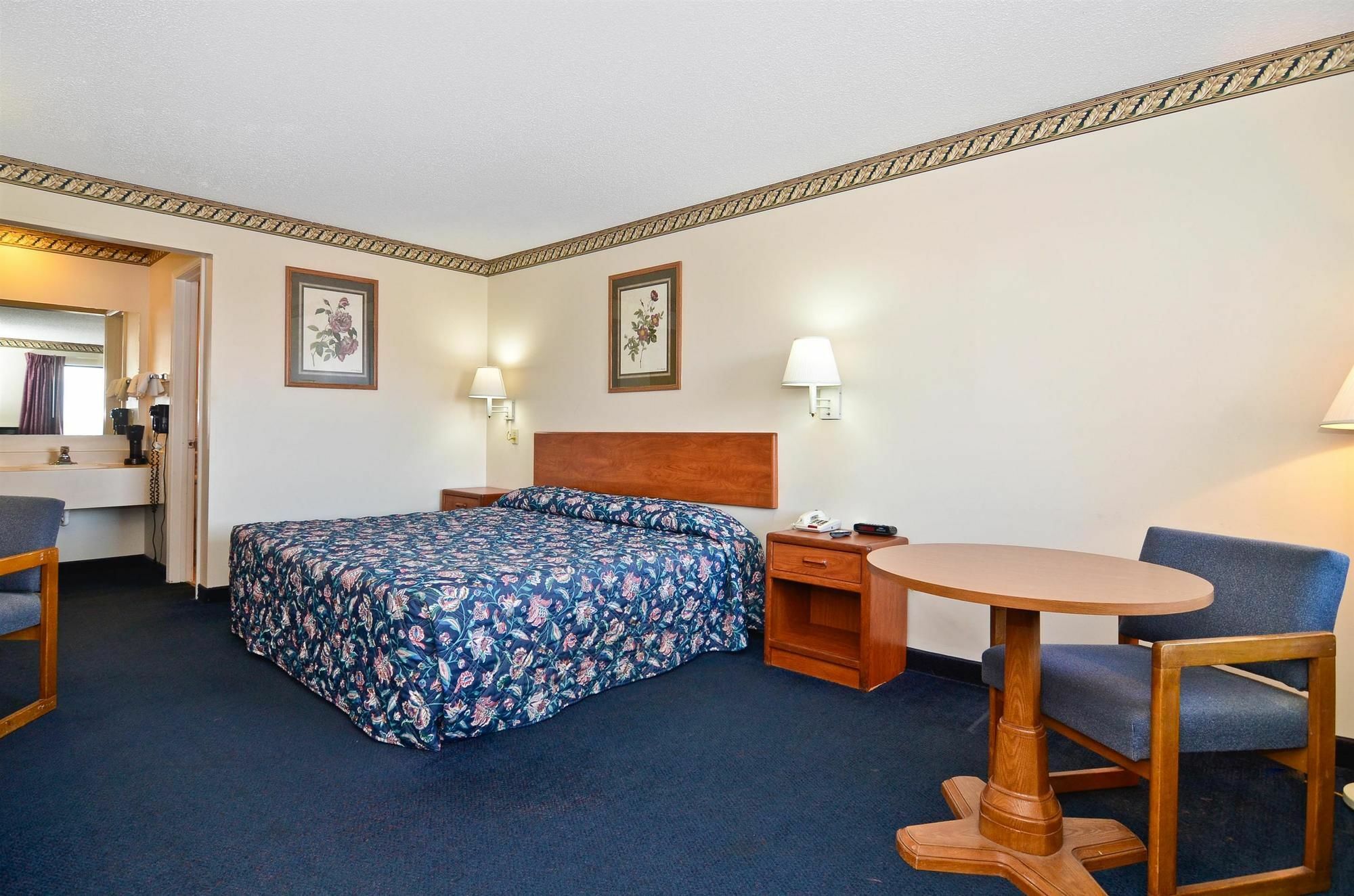 Grain Valley Americas Best Value Inn חדר תמונה